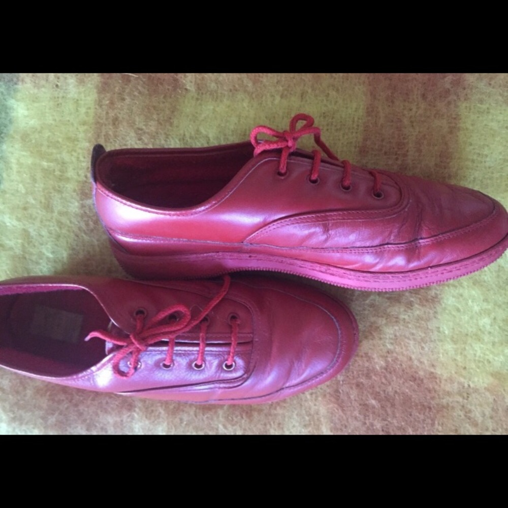 Vintage Kinney red leather sneakers